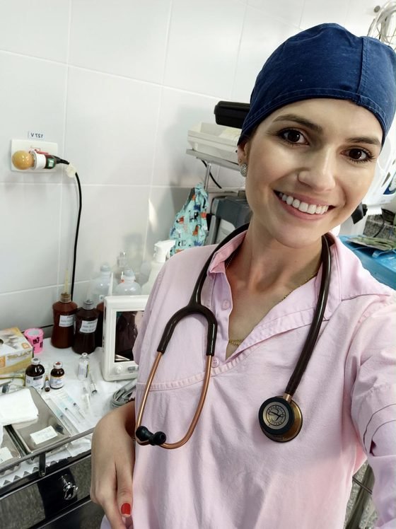Dra. Neide na rotina clínica veterinária